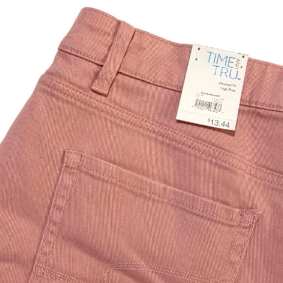 TIME AND TRU Plus Size High Rise Dusty Pink Distressed Denim Shorts Size 16 - Picture 6 of 6